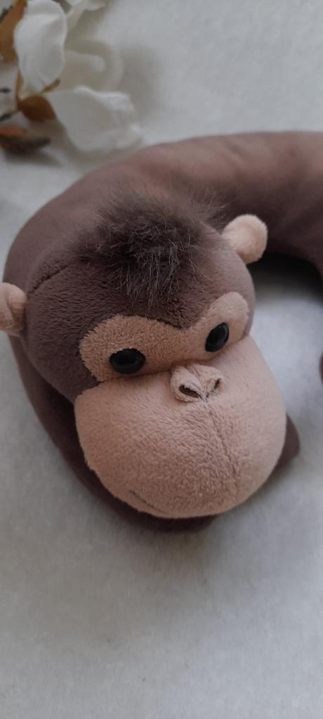 Dětský plyšový cestovní polštářek opice,