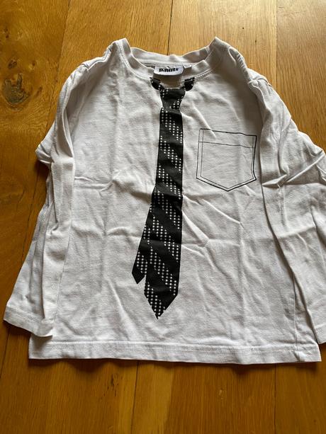 Tricko s kravatou, 104