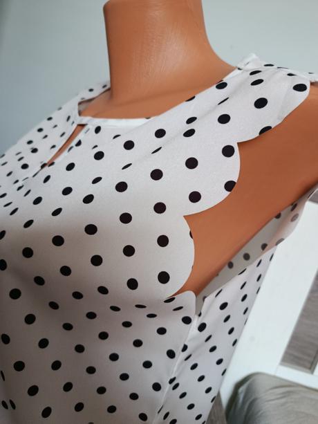 Puntíková halenka, 38