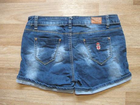Džínové kraťasy, 40