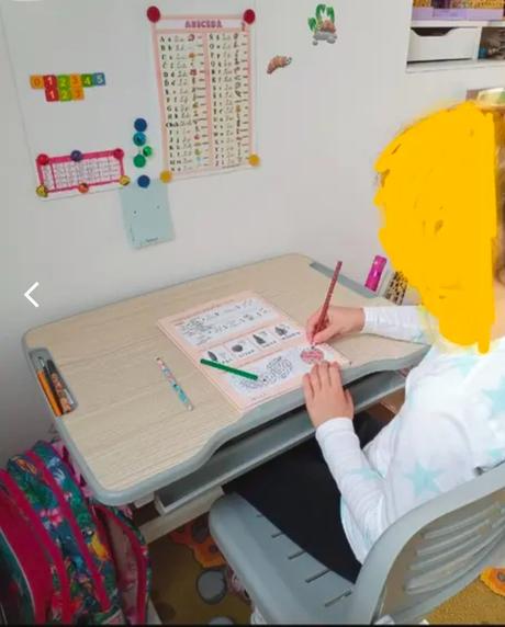 Rostoucí stůl a židle,