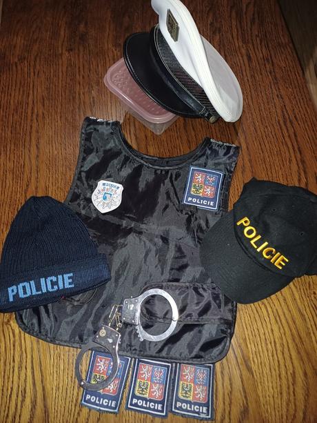 Kostým-doplňky policista uni vel.top stav, 