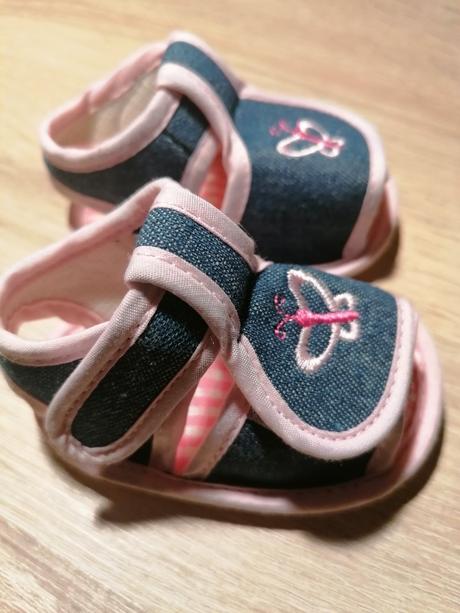 Capáčky - džínové sandálky, <17