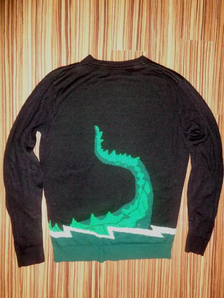 Měkoučký černý teplý svetr s krokodýlem cropp, l