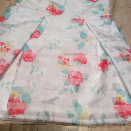 Slavnostní šaty s růžičkami, 86