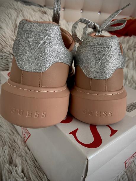 Guess boty, guess,40