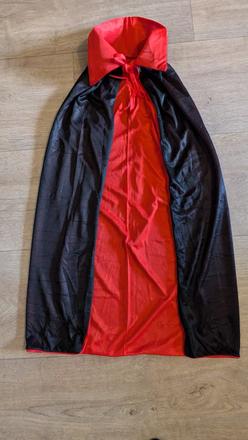 Ka19 karnevalový kostým upír - plášť, délka 80 cm,