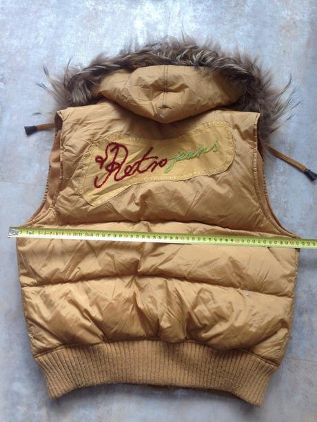 Zlatá péřová vesta kapuce zn.retro jeans s-m,36-38, s