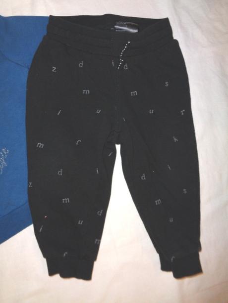 Super mikina se sobíkem a černé písmenkové tepláky, h&m,80