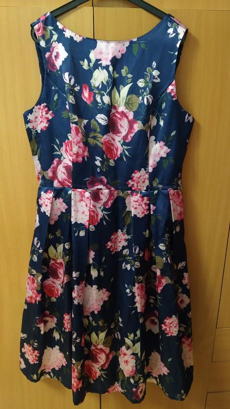 Společenské šaty mela london, 42