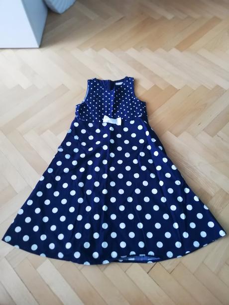 Šaty s putíky, 140