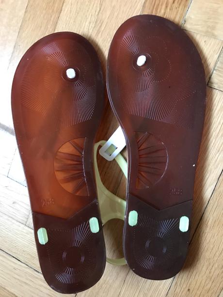 Žabky plast nové, 39