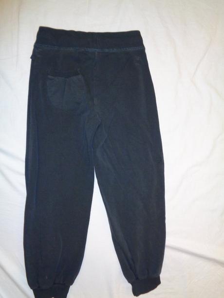 Pěkné tmavošedé tepláky s kittynkou, h&m,128