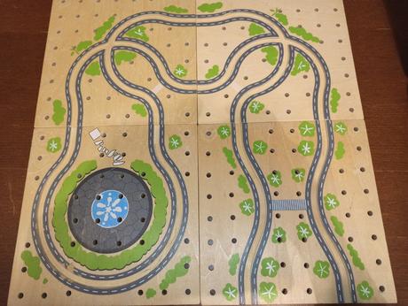 Dřevěné městečko včetně krabice, pexeso,