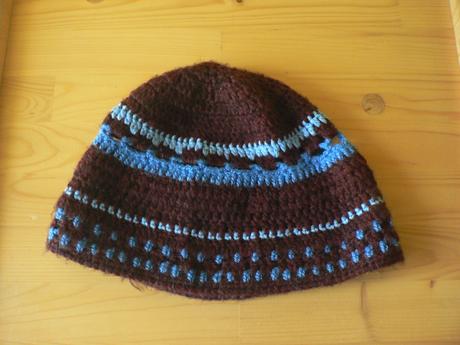 Háčkovaná hnědá modrá zimní čepice, 