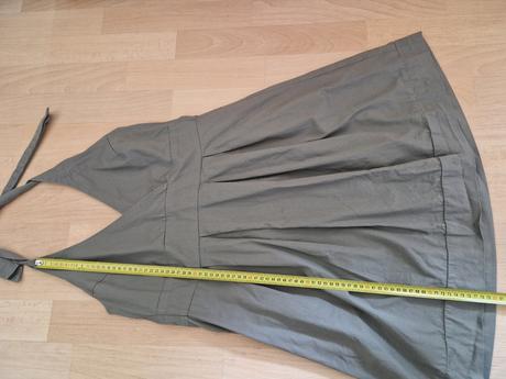 Šaty za krk béžové motivi, l