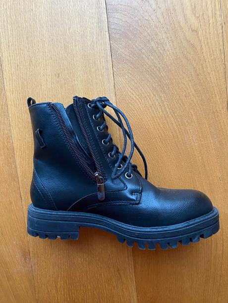 Kotnickove boty, baťa,34