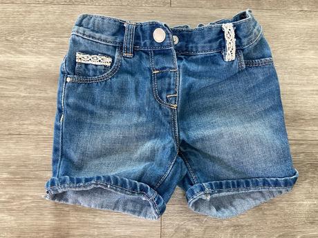 Džínové kratasy, next,92