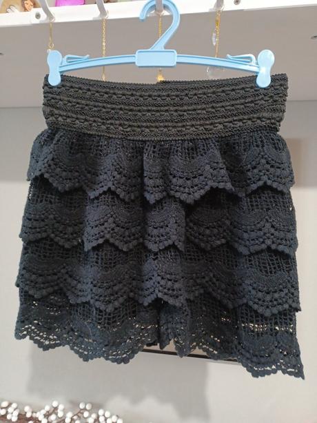 Šortky s krajkou, 152