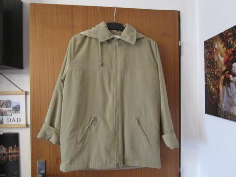 Nová sv. khaki zelená bunda s kapucí, v. 40-42, bonprix,40 / 42
