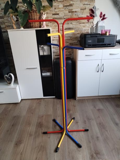 Dětský kovový stojan věšák, 