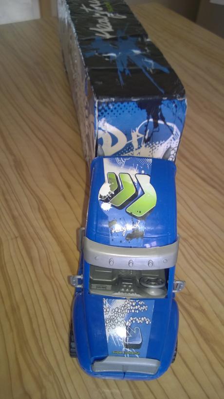 Auto - kamion na setrvačník s přívěsem,