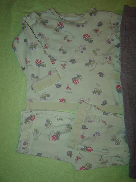 5ks balík v.104 2x tepláčky pyžámko triko, 104–116