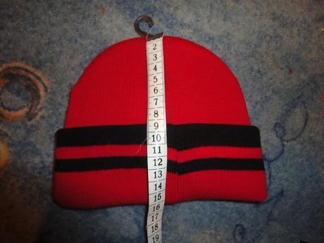 Pletená čepka s kšiltem, 98