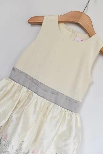 Šaty vel. 4 roky, 104