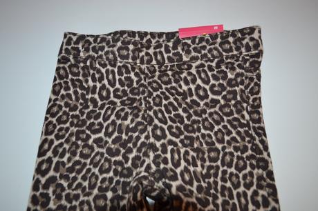 Nové kalhoty s visačkou, kik,98