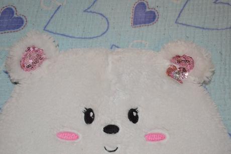 Bílá chlupatková zimní čepice s oušky a flitry, 122