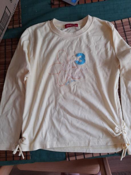 Tričko žluté dole řasené, 146