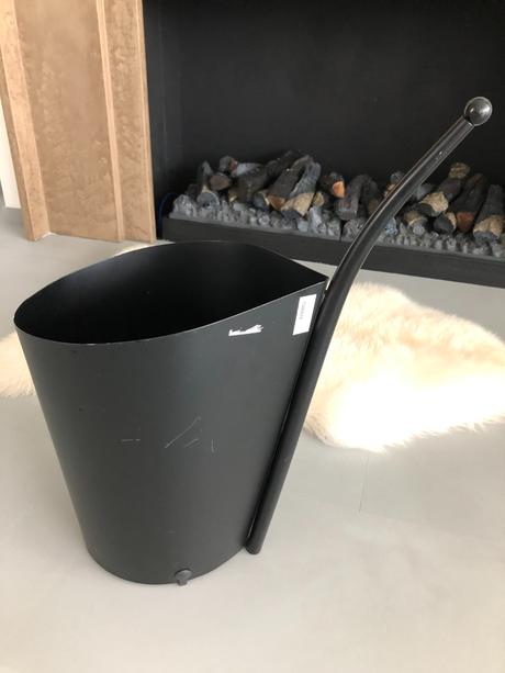 Stojan deštníky květník plechový koš na dřevo krb,