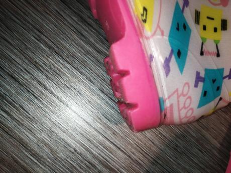 Dívčí holinky, 32