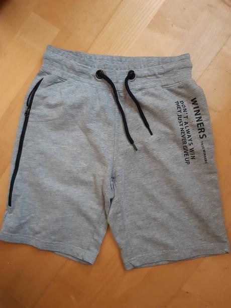 Kraťasy vel. 134, 134