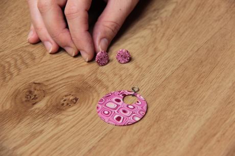 Přívěsek a náušnice, 