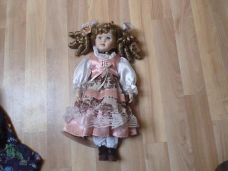 Porcelánová panenka 40 cm,