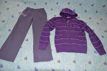 Fialová tepláková souprava s flitry, 140