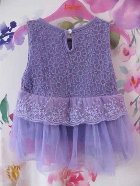 Sváteční fialové šatičky s tylem, 62