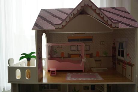 Woody domeček pro panenky s výtahem,