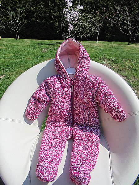 Dívčí kytičkovaná zimní kombinéza, 68