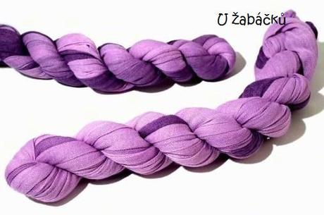 Duhová mačkaná šála malinová, 