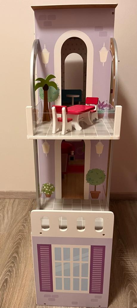 Dřevěný domeček pro panenky, 