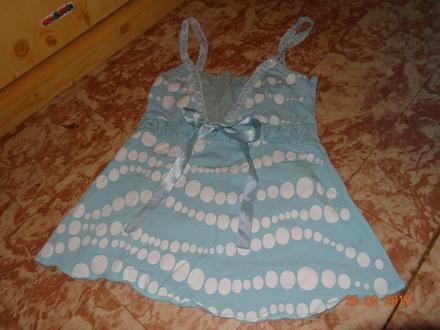 Modré puntíkaté tílko, 146