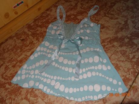 Modré puntíkaté tílko, 146