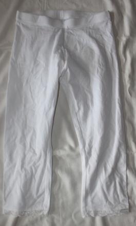 Ub129. bílé 3/4 legíny s krajkou 13-14 let, 158