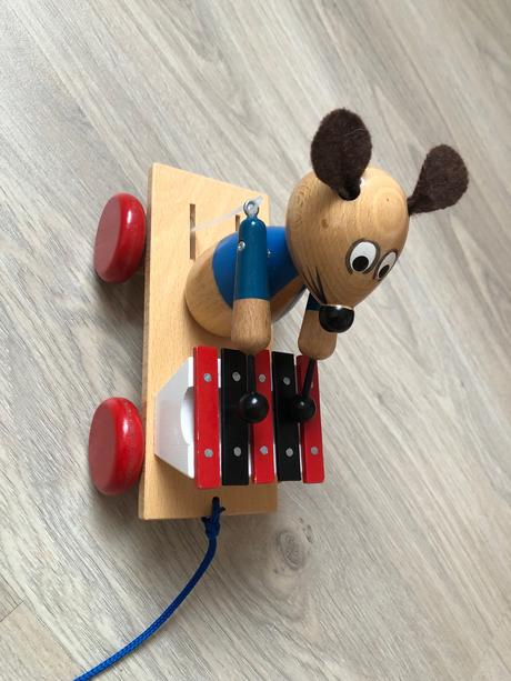 Tahací dřevěná melodická myška,