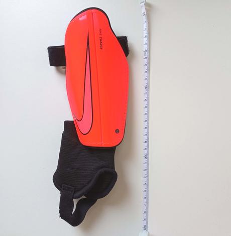 Fotbalové chrániče zn. nike vel. 130 - 140, 