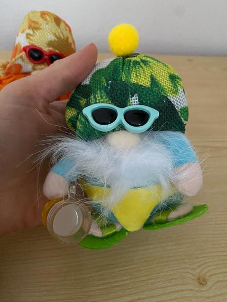 2x nový party skřítek s pivem a slunečními brýlemi, 