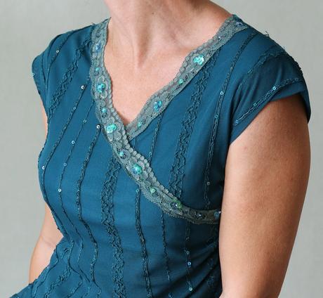 Společenský krajkový top s flitry vel. s, s